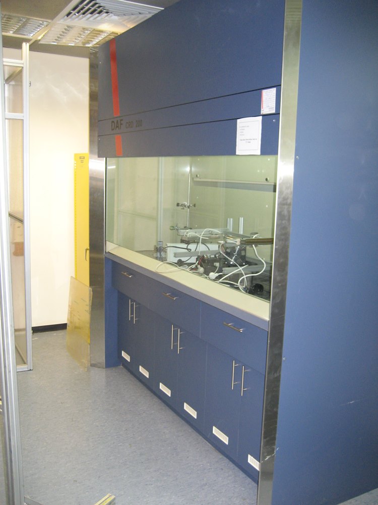 Processing safety hood/cabinet with a lower actively ventilated cabinet